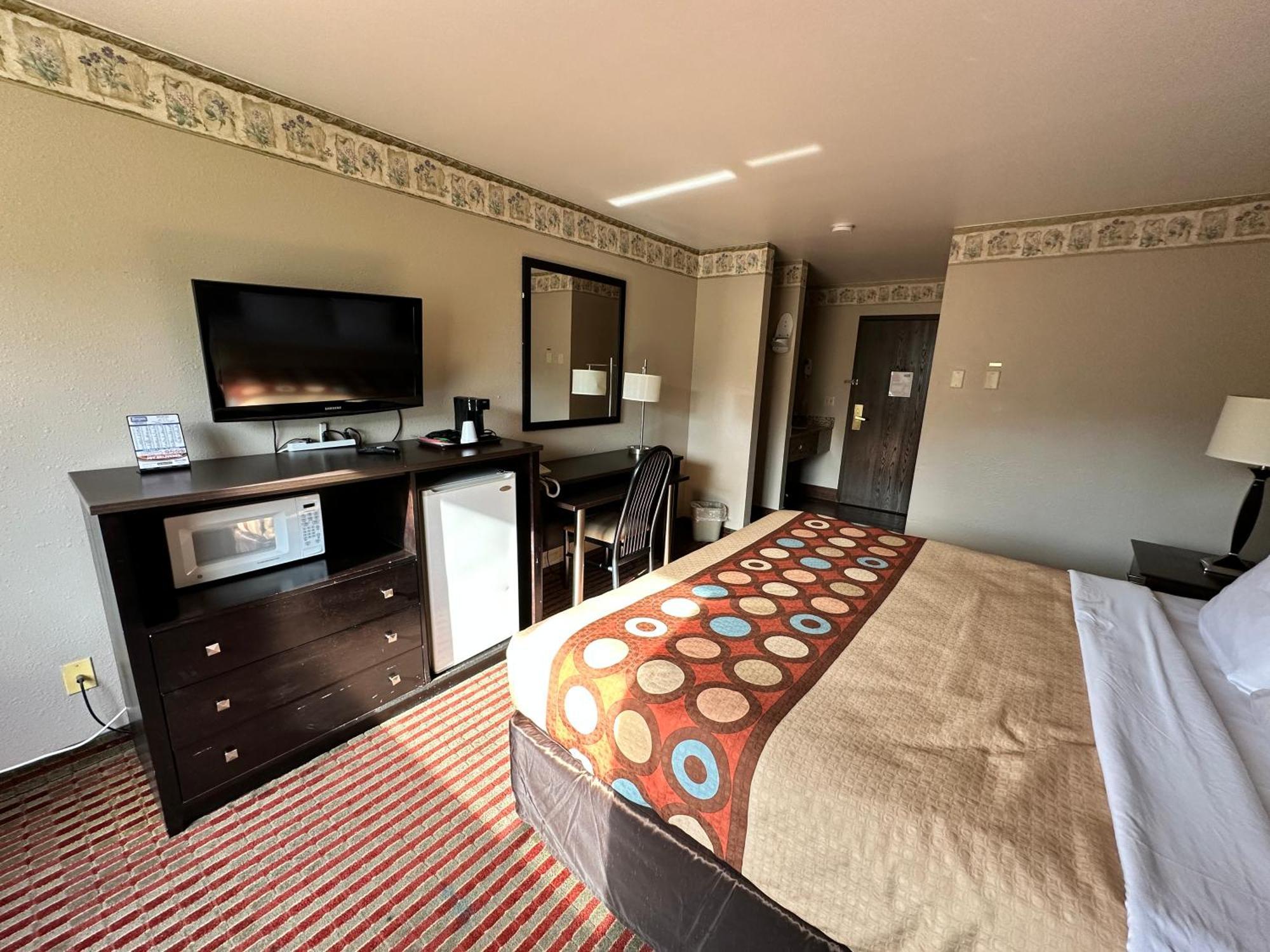 Rodeway & East Hotel 2*
