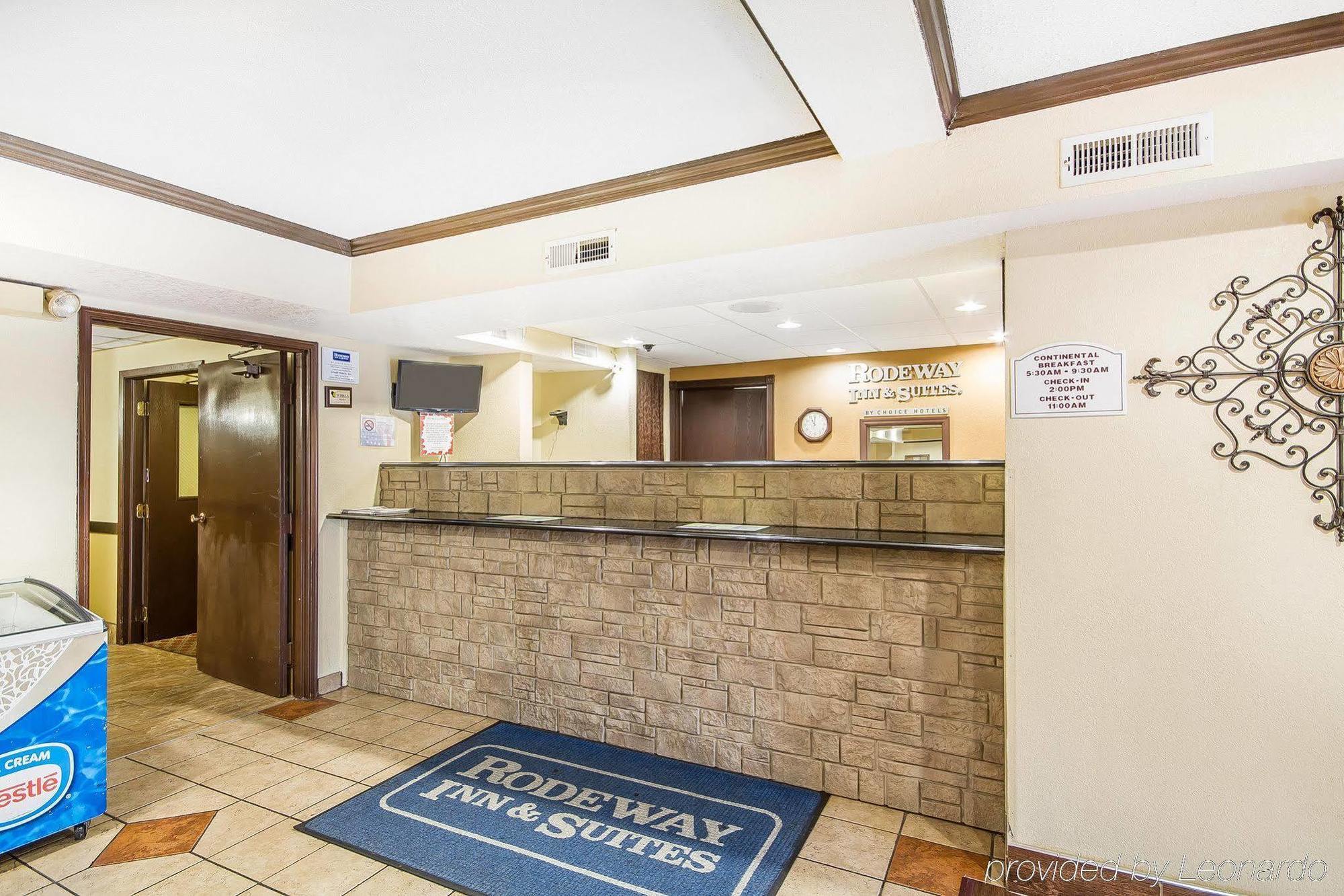 Rodeway & East Hotel 2*